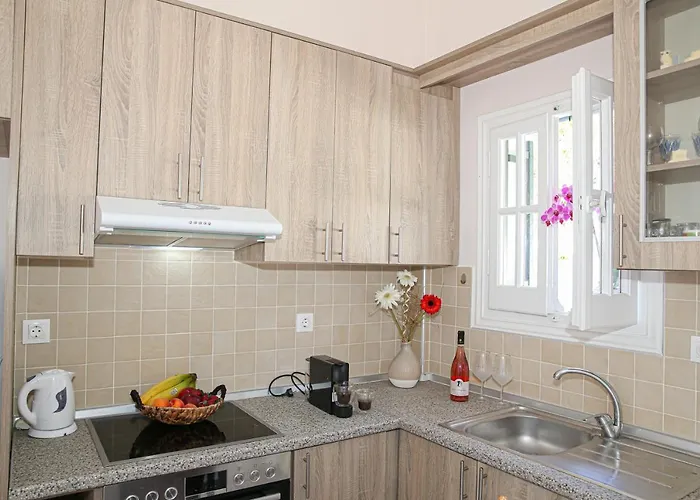 Angela's House By The Sea * Marathias
